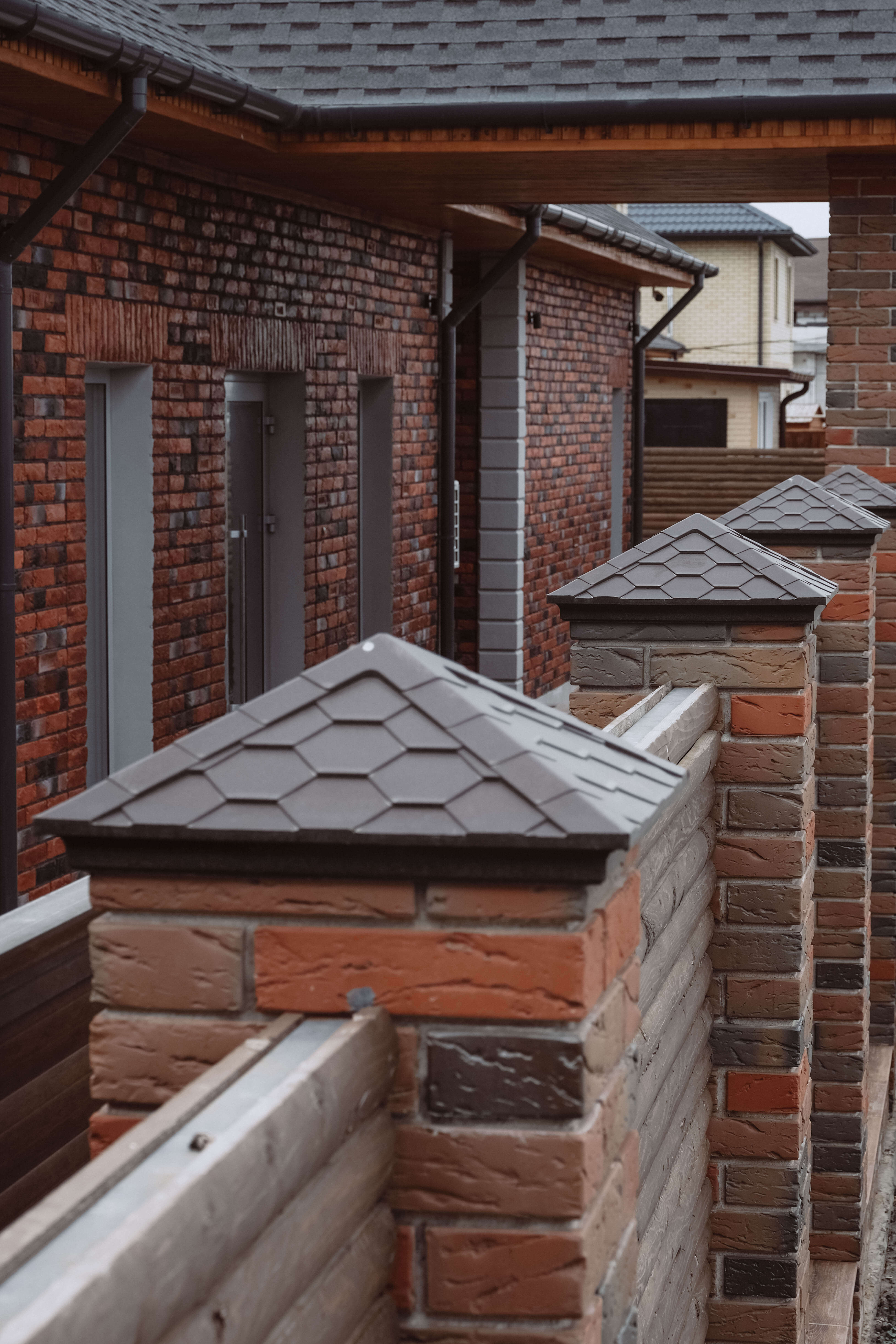 Колпак Zking Эверест Коричневый на столб 1.5х1.5 кирпича (390х390мм) в Воронеже фото